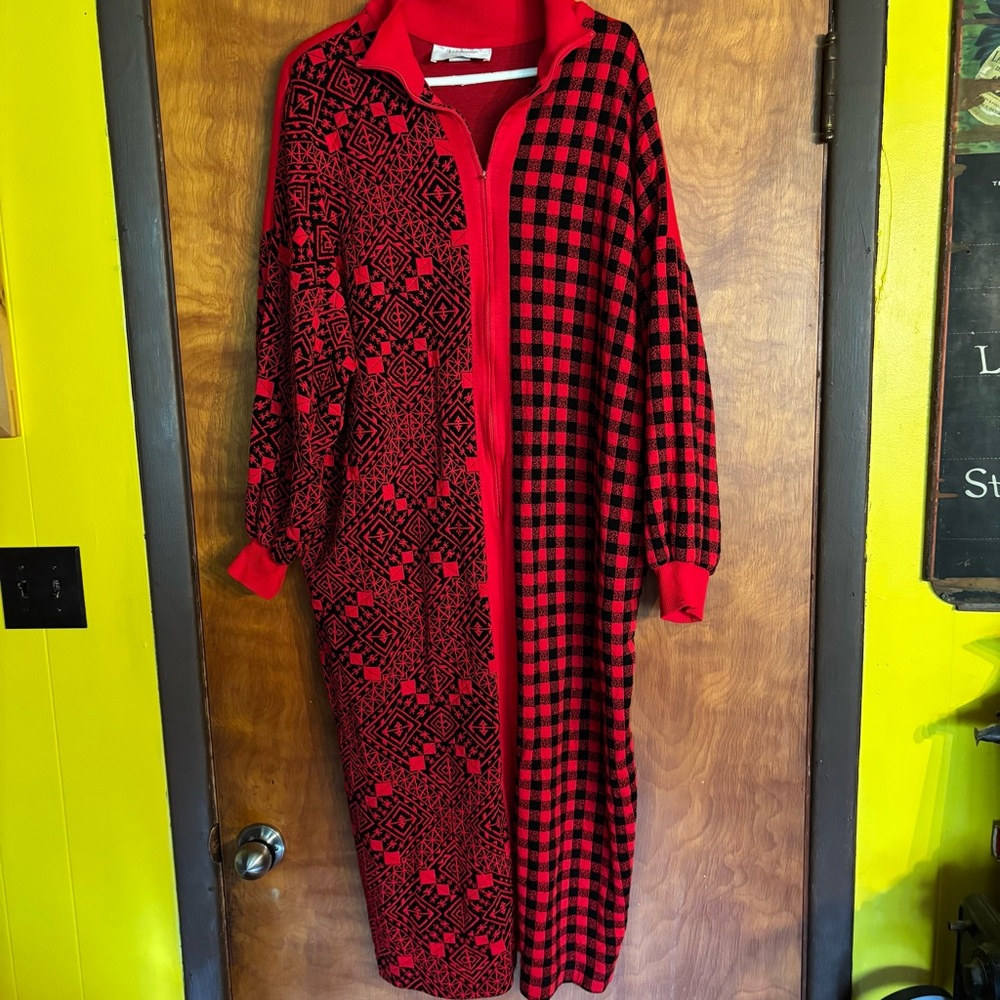 VTG David Brown Boutique, CALIF. Long Red Robe XL
